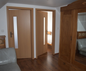 Bosiak   Upstairs Doors To Bedrooms 1 Kleiner 299x249